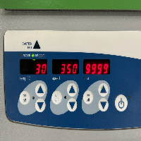 VWR Incubating Microplate Shaker image 2